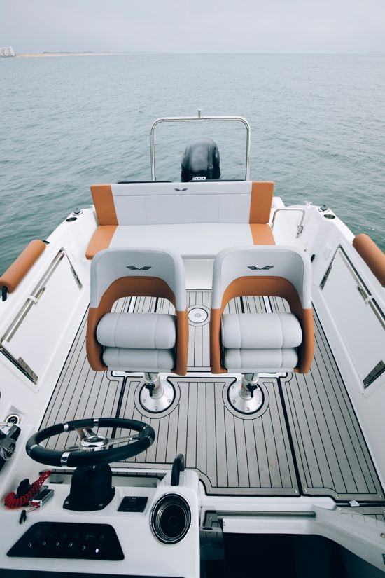 Flyer 7 Sundeck helm station